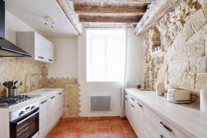 Charming traditional flat with garage at the heart of Avignon - Welkeys