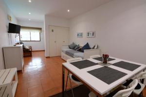 Charmosous Flat