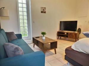 CHATENAY 4 · Cozy Studio with car park and terrace