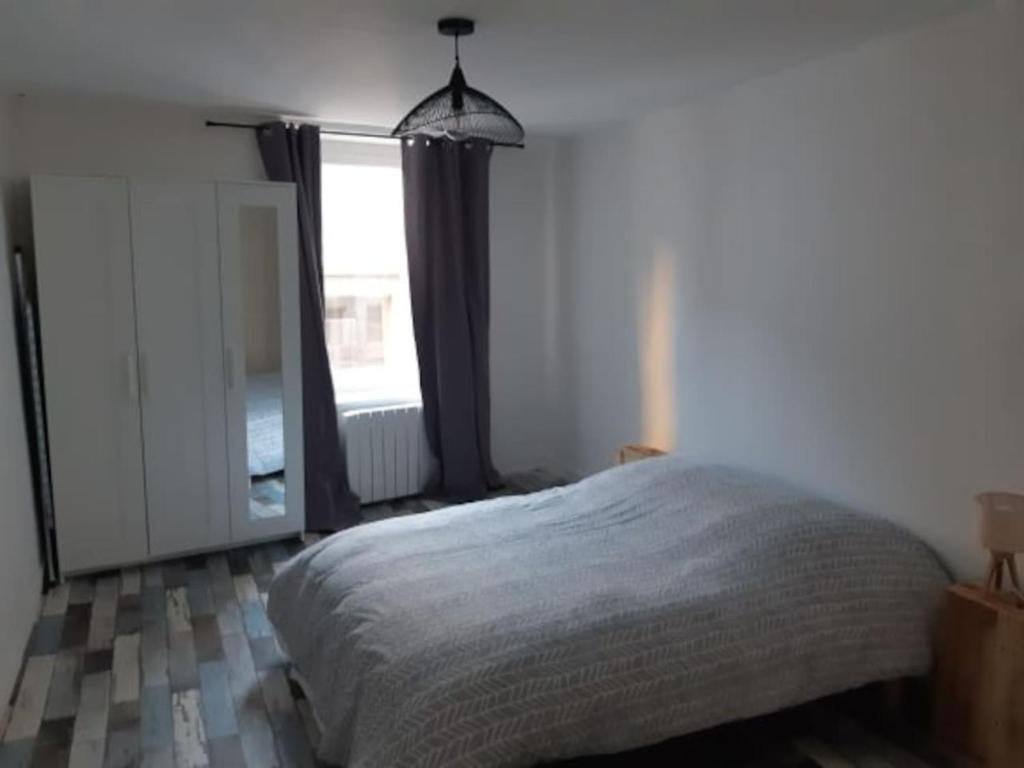 Appartement CHE F2 Face SWEET HOME wifi étage 1 gauche 32 avenue gambetta 50100 Cherbourg-en-Cotentin