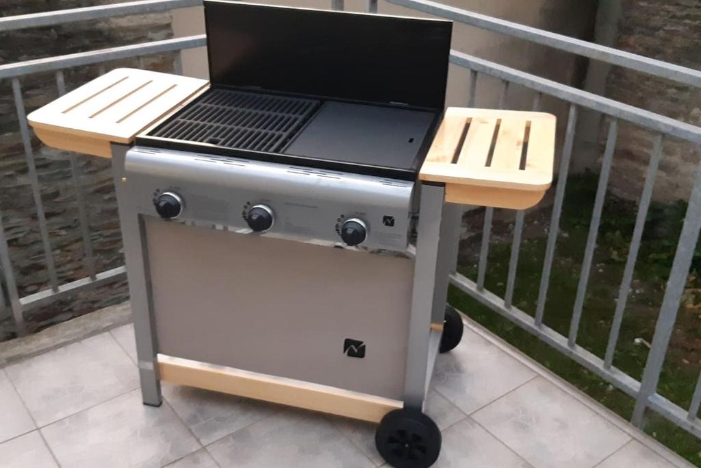 Appartement CHE F3 gauche Terrasse jardin barbecue hypercentre wifi 32 Rue Gambetta 50120 Cherbourg-en-Cotentin