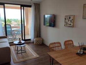 Appartement CHEZ ADRIANA studio cosy VUE Dégagée 522 Chemin des Mûres 83310 Grimaud Provence-Alpes-Côte d\'Azur