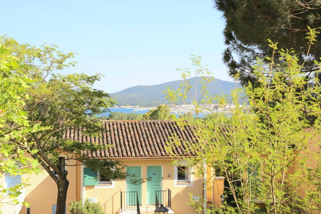 Appartement CHEZ ADRIANA studio cosy VUE sur le golfe de Saint-Tropez 522 Chemin des Mûres 83310 Grimaud