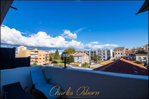 Chez Annie & Max parking terrace and AC