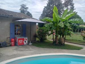 Chez Celine et Philippe appartement dans propriété de charme avec piscine