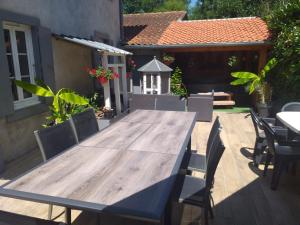 Chez Celine et Philippe appartement dans propriété de charme avec piscine