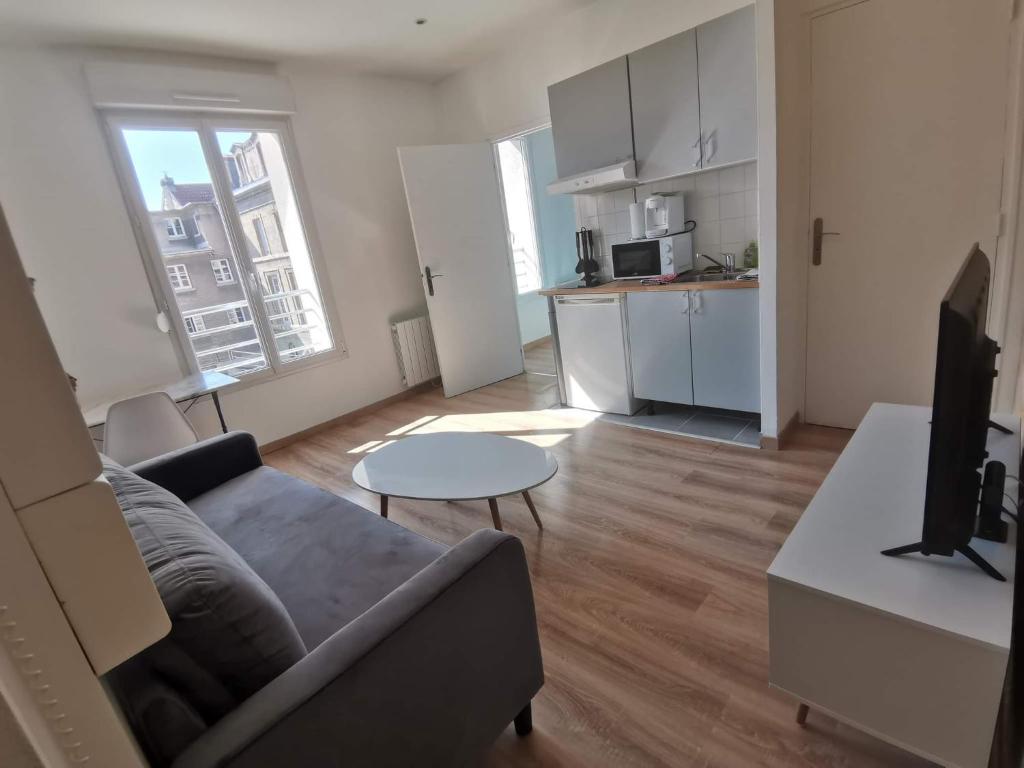 Appartement Chez Léa - aux pieds de la cathédrale 74 Rue Chanzy 51100 Reims