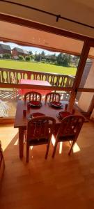 CHEZ LYLi & COMPAGNIE, PISCINE, JACCUZZI, SALLE DE SPORT