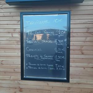CHEZ LYLi & COMPAGNIE, PISCINE, JACCUZZI, SALLE DE SPORT