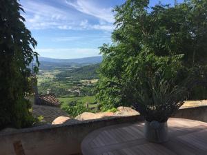 Chez Marius Gordes Vue panoramique sur luberon