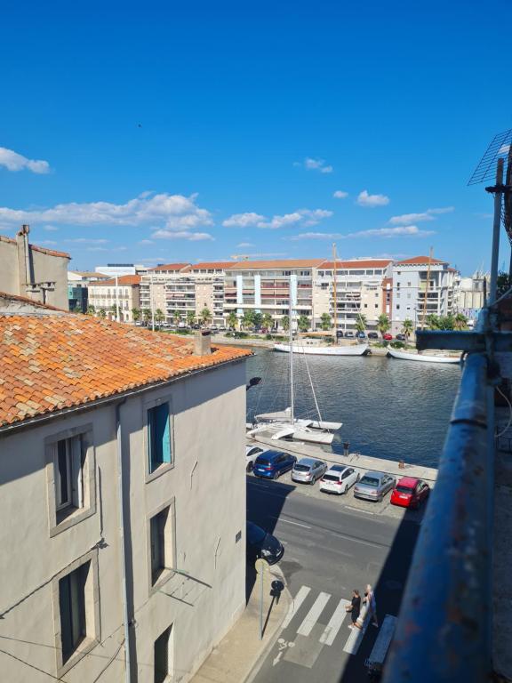 Appartement Chez Nicola & Aurélie, sur les quais de Sète 12 Quai de la République 34200 Sète