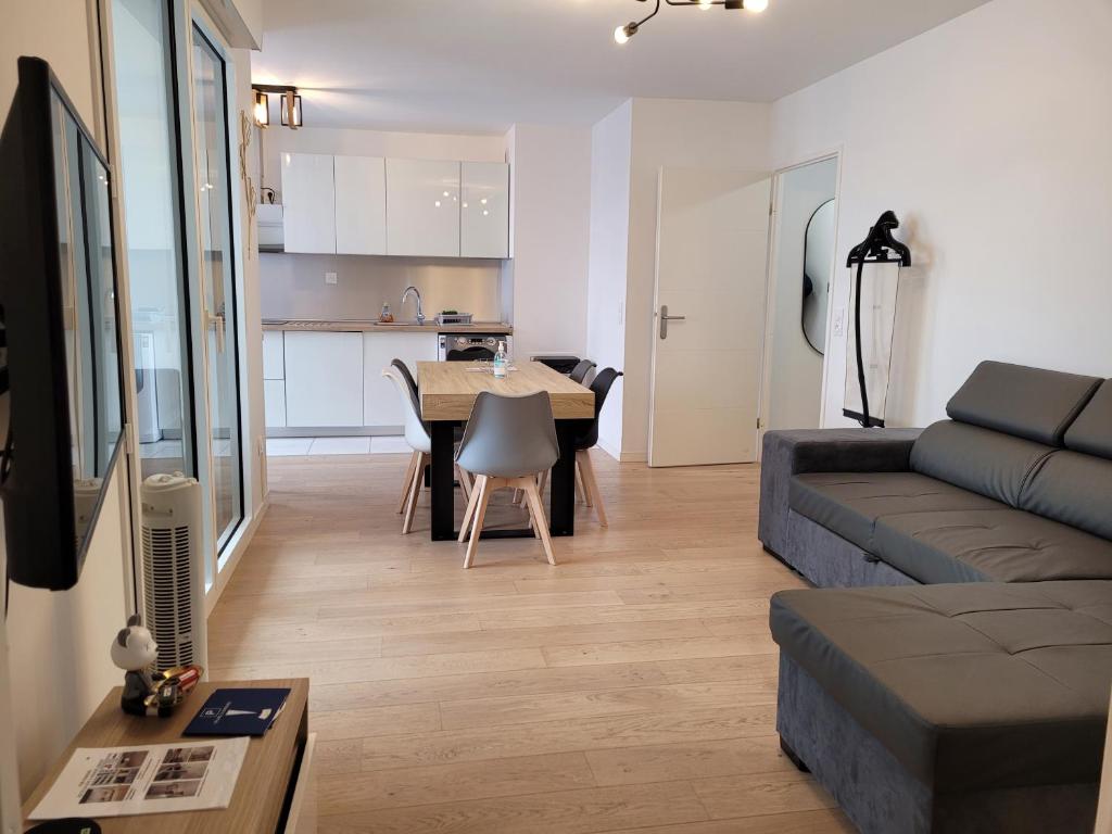 Appartement Chez Patron T3 2BR with 2 parking near Disneyland Paris & train station-Chessy 5 Place Nelson Mandela 77700 Chessy