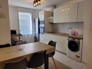 Appartement Chez Patron T3 2BR with 2 parking near Disneyland Paris & train station-Chessy 5 Place Nelson Mandela 77700 Chessy Île-de-France