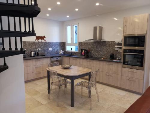 CHEZ PERLE à LEVIE, logement entier de type T4