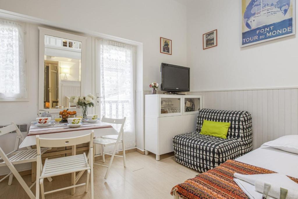 Chiado 2 Bedroom Elegant Apartment