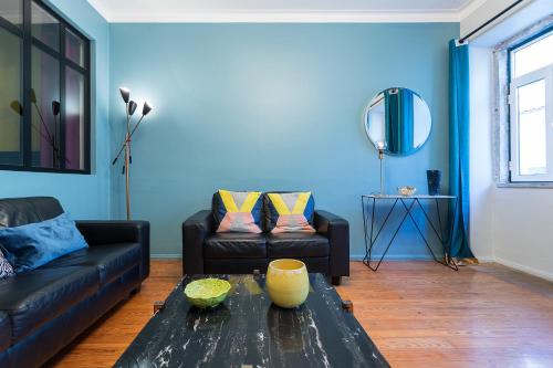 Chiado Bairro Alto, Bright and Newly Renovated 3 Bedroom Apartment, Lisbon Historical Center