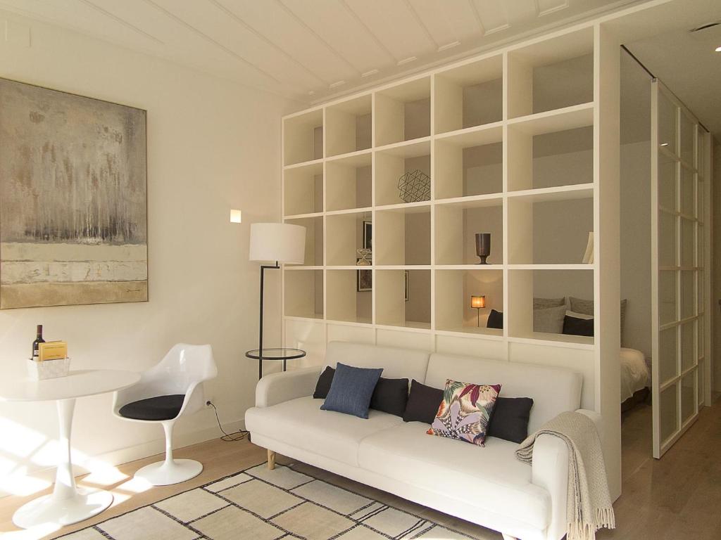 Chiado bright modern apt with ac elevator R. do Ferragial1, 1, A, 1200-484 Lisbonne