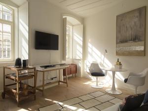 Appartement Chiado bright modern apt with ac elevator R. do Ferragial1, 1, A 1200-484 Lisbonne -1