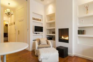 Chic 1-bed flat with balcony, view and workspace, 5mins to Santa Justa Lift