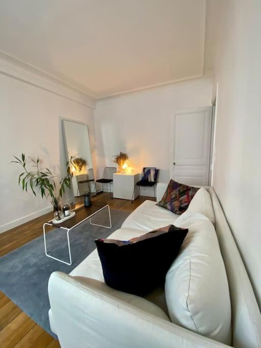 Appartement Chic 1 bed next to Champs Elysées & Eiffel Tower 27 Rue Copernic 75116 Paris