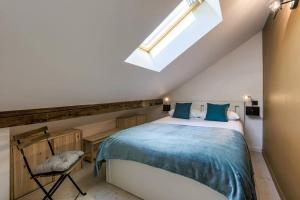 Chic 2BR in city center, next to Train Station