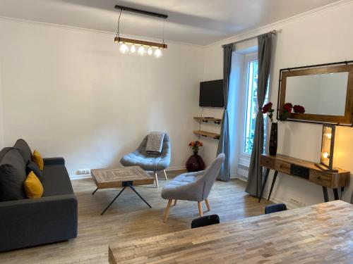Chic and Cosy apartment close to the port and Garibaldi