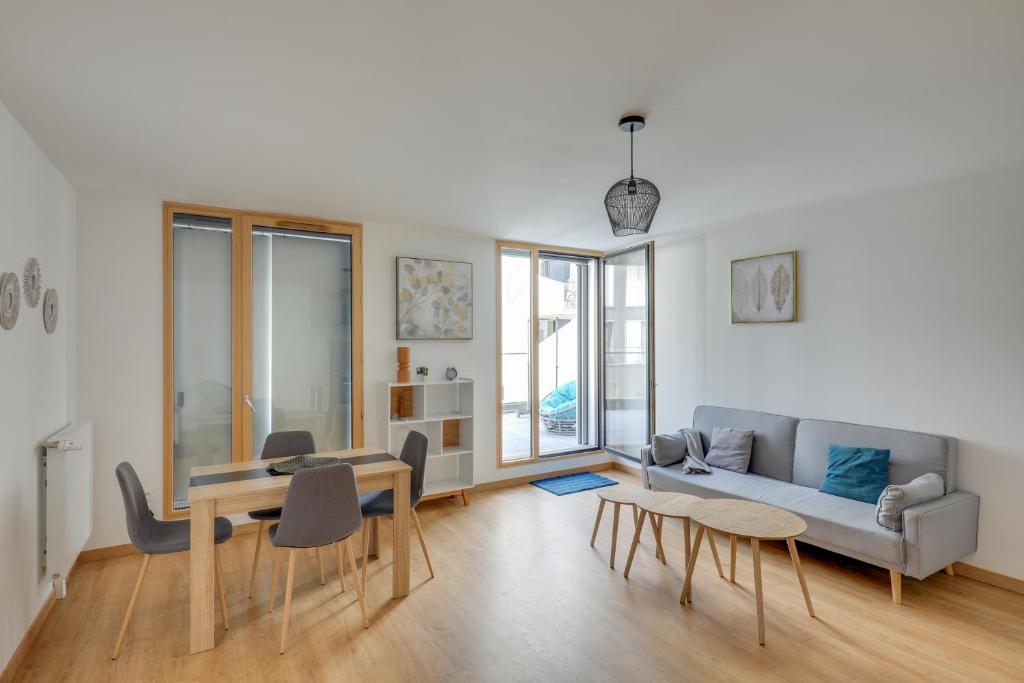 Chic and spacious apart southern Paris 11 Avenue Emile Baudot, 91300 Massy