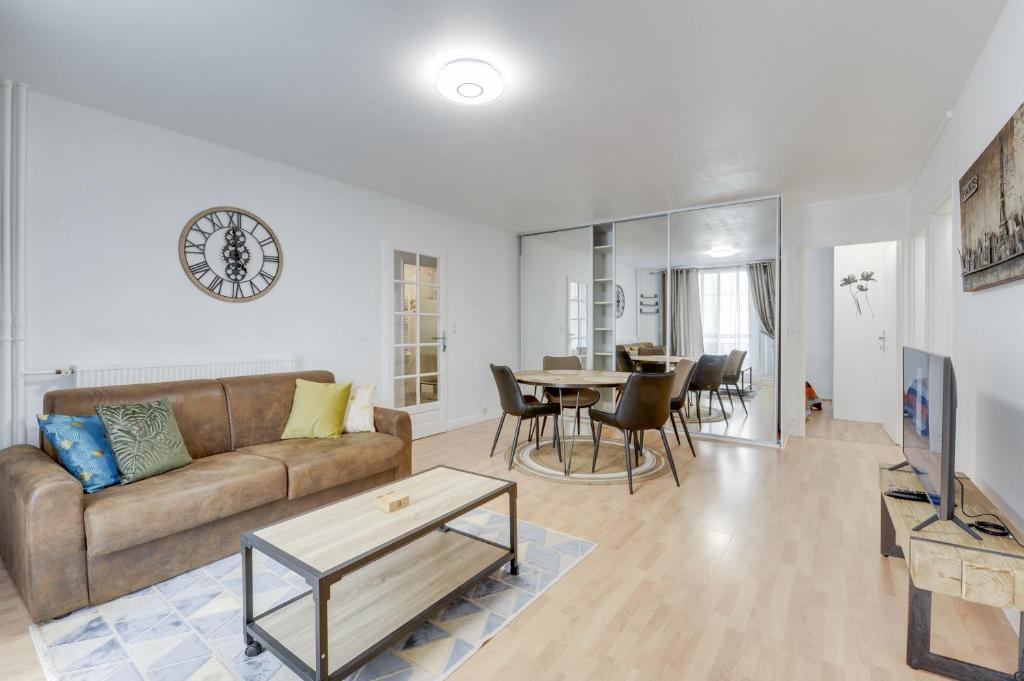 Appartement Chic and spacious apart with parking 1 Rue Georges Bizet 78100 Saint-Germain-en-Laye