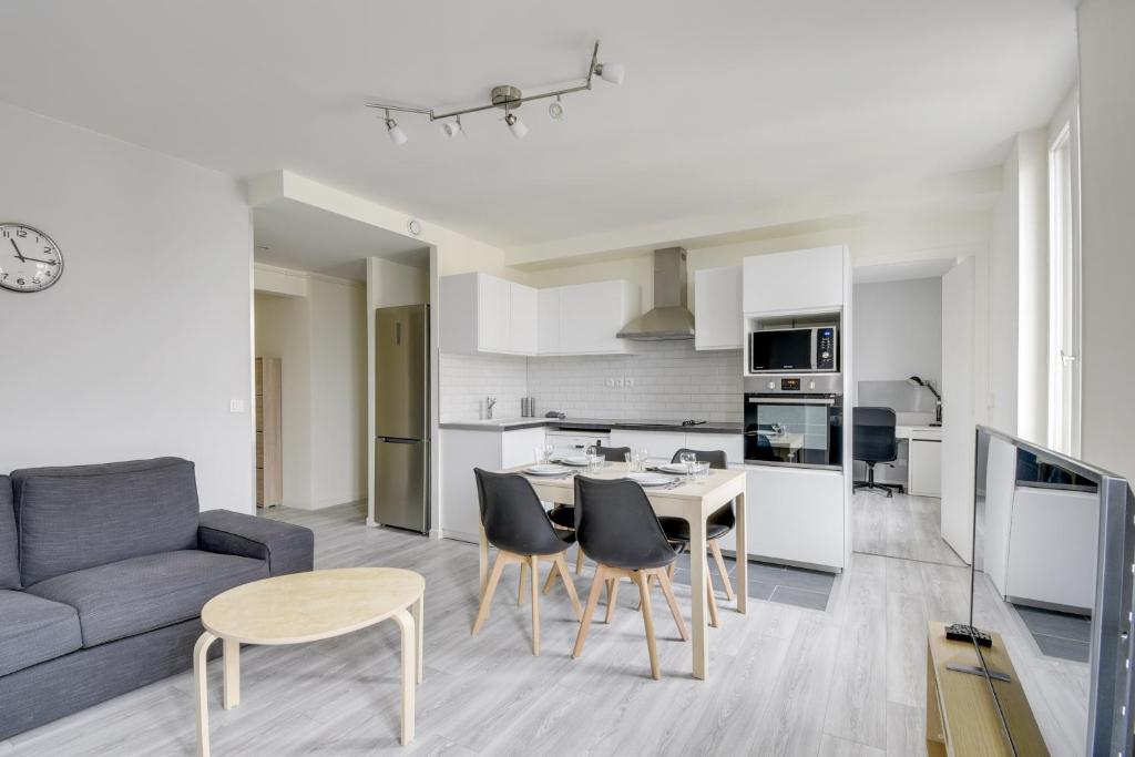 Chic and spacious apart with parking 29 Rue du Chemin de Fer, 95800 Cergy