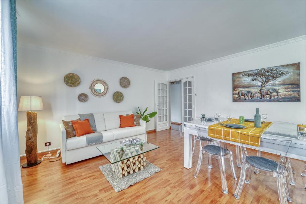 Chic and spacious apart with parking 89 Boulevard de la Mission Marchand, 92400 Courbevoie