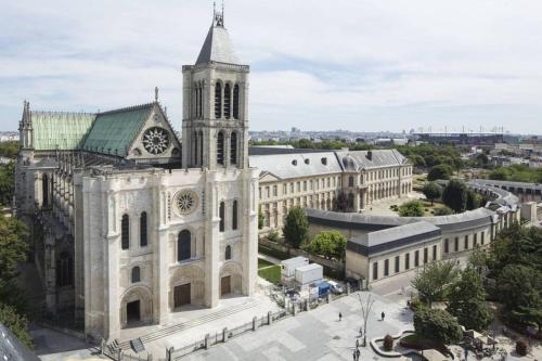 Chic apart with great view of Paris