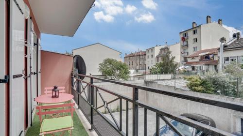 Chic apart with parking near Paris