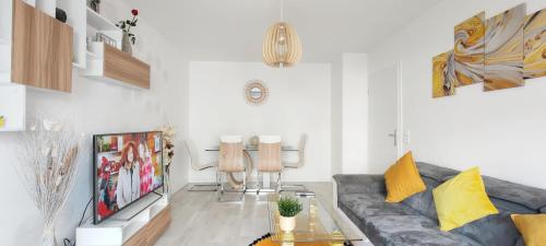 Chic apart with parking near Paris
