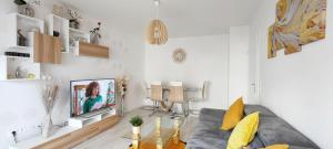 Chic apart with parking near Paris