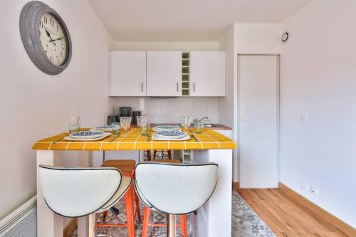 Chic apart with parking - The river Seine