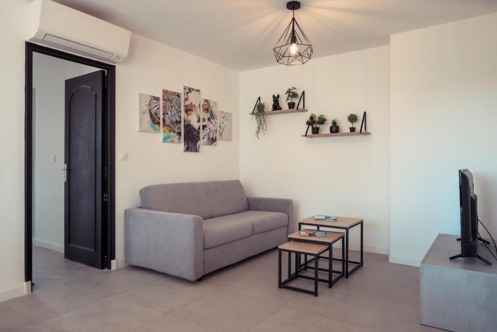 Appartement Chic Appart'Hôtel du Port Fréjus 329 Rue Roger Louis 83600 Fréjus