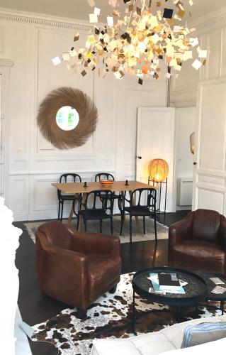 Chic Appartement in Bordeaux Golden Triangle