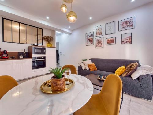 Chic & Cosy appartment in hyper center, PARKING free & air conditioned & wifi