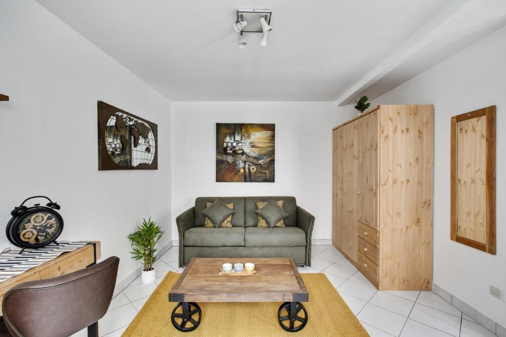 Appartement Chic studio with terrace downtown Paris 5 Rue Lacroix 75017 Paris