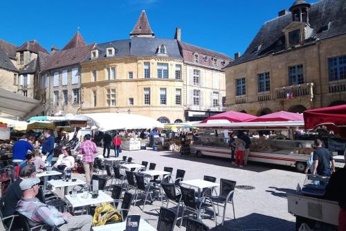 Cité médiévale, charme & calme, bien placé