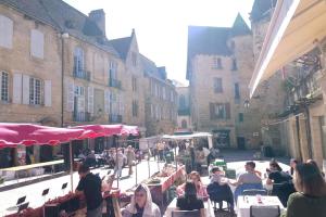 Cité médiévale, charme & calme, bien placé