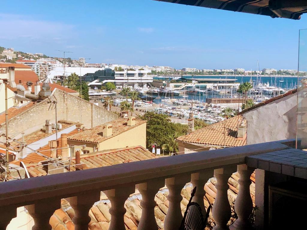 Appartement Citilet 5 Cosy apartment with balcony and sea view 8 Petite Rue Saint-Antoine 06400 Cannes