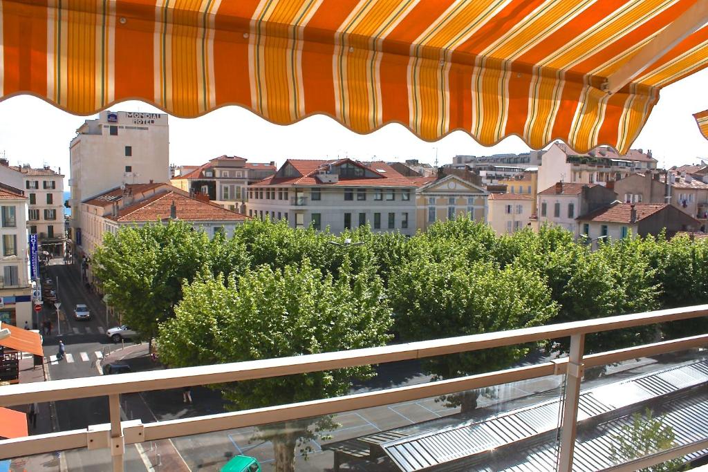 Citilet 6 Bright, open-plan with large terrace 9 Rue Jean Jaurès, 06400 Cannes