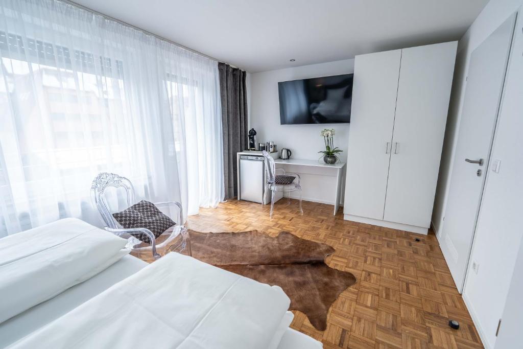 City Apartments FN L 6 KLIMATISIERT mit Balkon - Deluxe Doppelzimmer Möttelistraße 19, 88045 Friedrichshafen