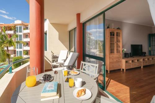 City breaks with pool - Belvedere Apartment