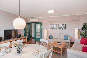City breaks with pool - Belvedere Apartment