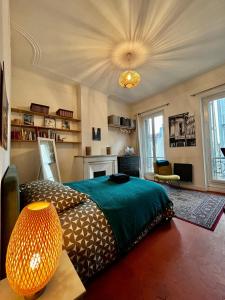 City center : bright, comfortable and spacious appartment