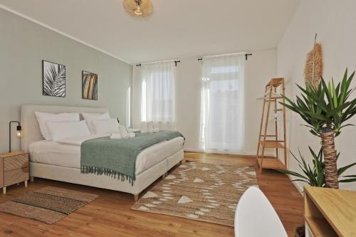 *City, Nähe Hbf, Kingsizebetten, Fitnessecke*