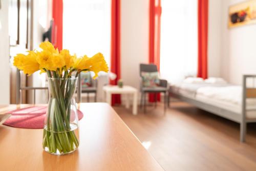 City Studio Apartment for 2, near Sonnenallee