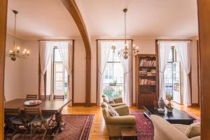 Classic Lisbon Downtown Apartment